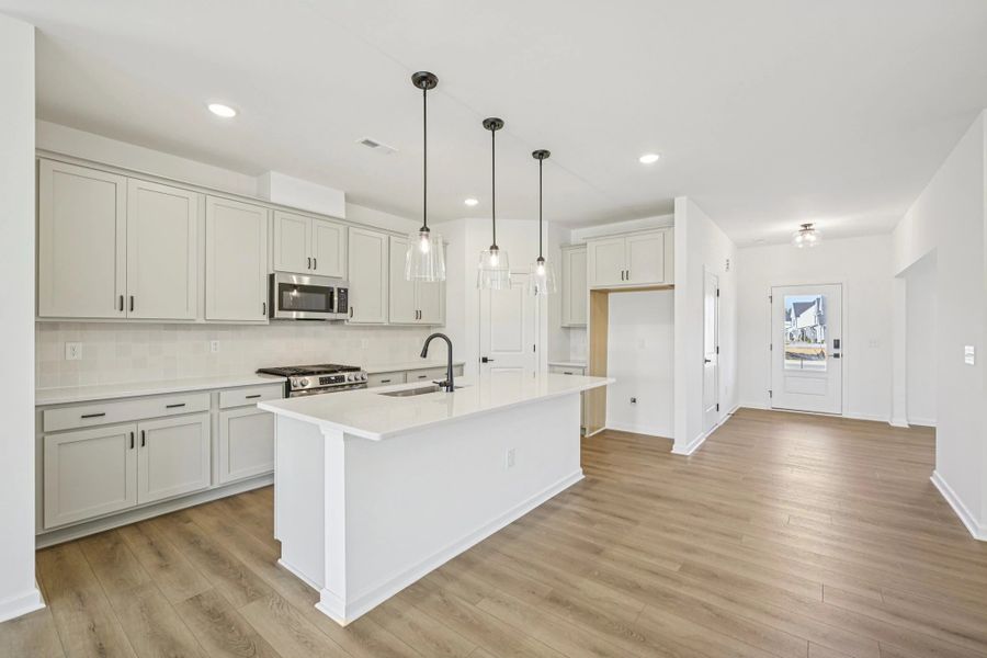 Representative images and renderings are for illustrative purposes. Actual structural options and design finishes of home may vary. Representative images and renderings are for illustrative purposes. Actual structural options and design finishes of home may vary.