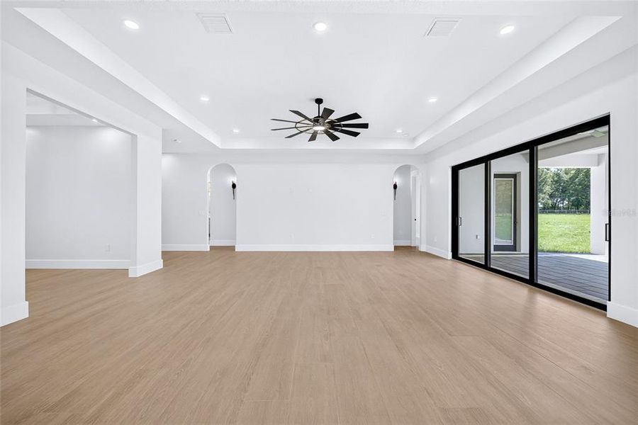 Spacious, unfurnished interior of a new home in , Dade City (Image 24).