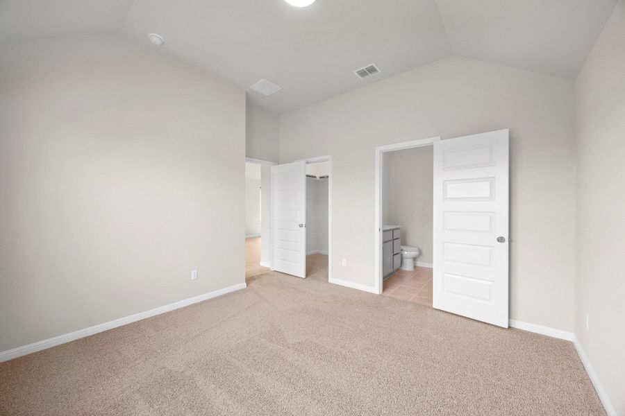 Spacious, unfurnished interior of a new home in Trinity Ranch, Elgin (Image 23).