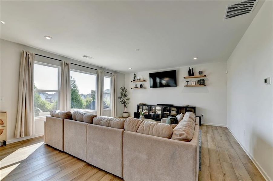 Furnished interior view inside a new home in Sweetbay Farm, Lawrenceville (Image 18).