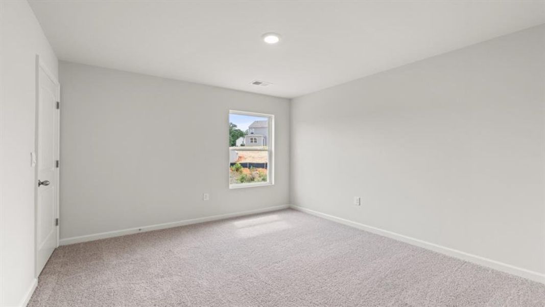 Spacious, unfurnished interior of a new home in Oaks at Cedar Grove, Fairburn (Image 13).