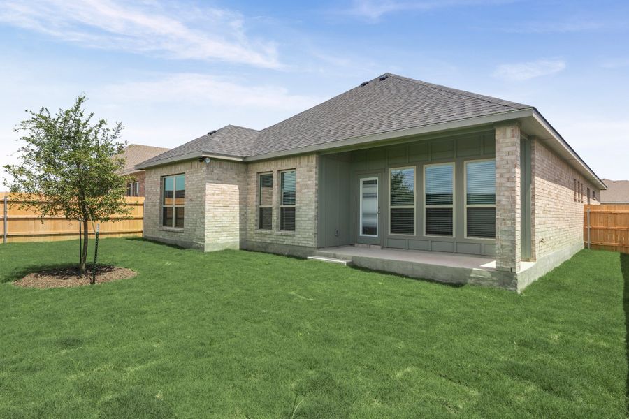 Exterior details and patio area of a home in Three Creeks, Belton (Image 2).
