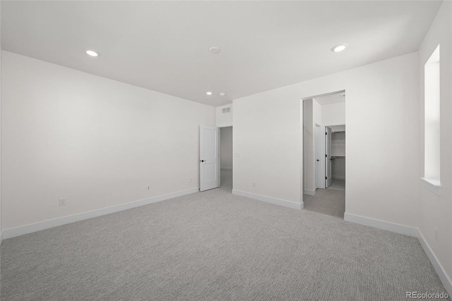 Spacious, unfurnished interior of a new home in Duet at Sterling Ranch, Littleton (Image 27).