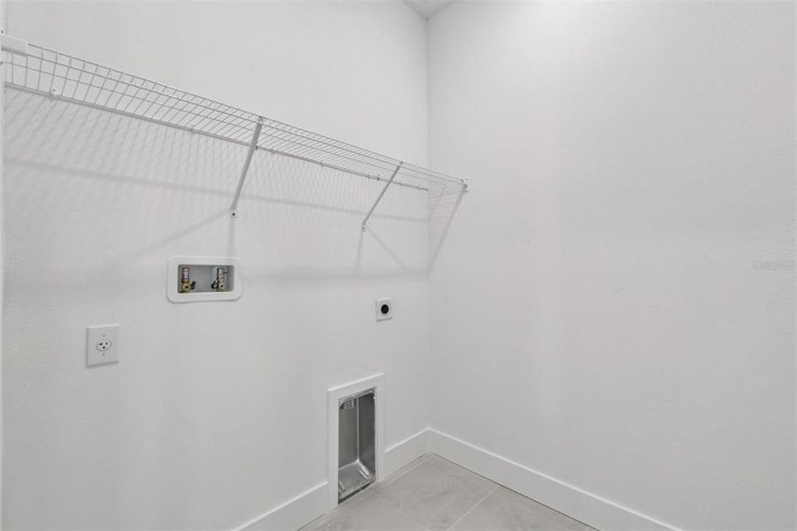 Spacious, unfurnished interior of a new home in The Peninsula at Rhodine Lake, Riverview (Image 30).