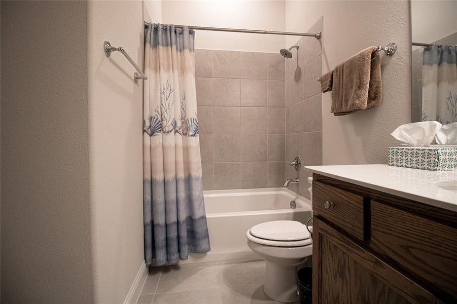 Furnished interior view inside a new home in , Rowlett (Image 9).