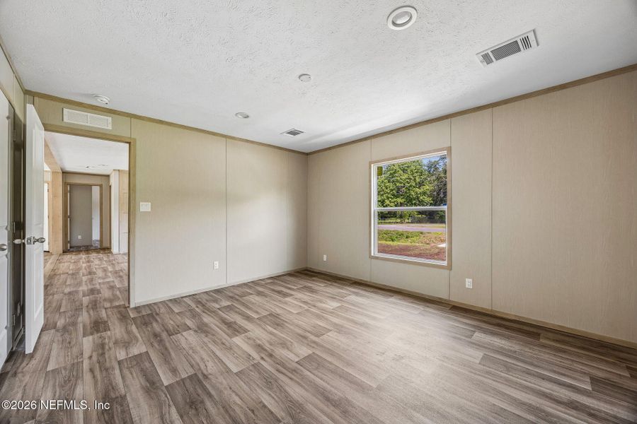 Spacious, unfurnished interior of a new home in , Yulee (Image 11).