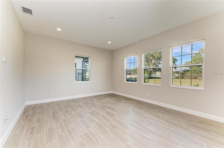 Spacious, unfurnished interior of a new home in Triple Creek, Riverview (Image 34). Spacious, unfurnished interior of a new home in Triple Creek, Riverview (Image 34).