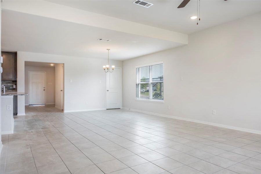 Spacious, unfurnished interior of a new home in Sunterra, Katy (Image 15).