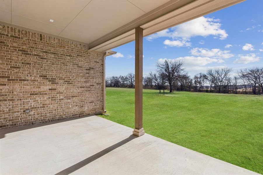Exterior details and patio area of a home in Joshua Meadows, Joshua (Image 3).