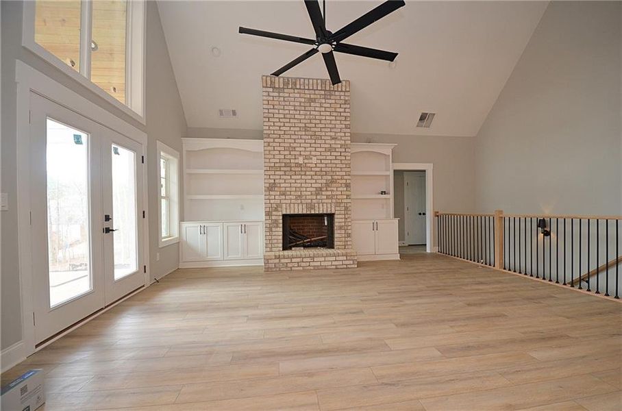 Spacious, unfurnished interior of a new home in , Bogart (Image 15).