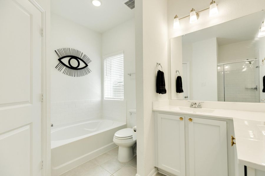 Furnished interior view inside a new home in Columbia Lakes, West Columbia (Image 6).