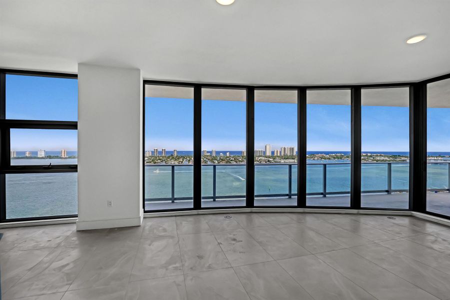 Spacious, unfurnished interior of a new home in , Lake Park (Image 25).