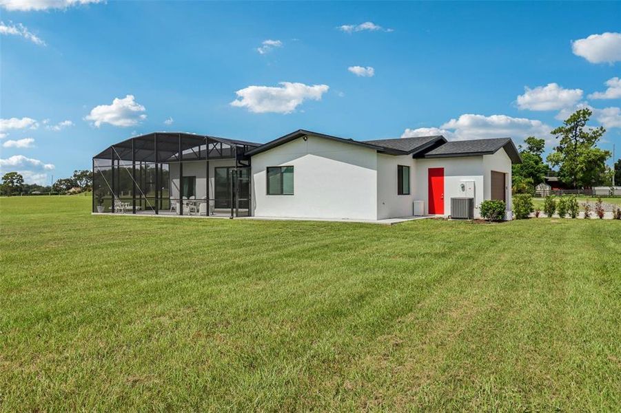 Exterior details and patio area of a home in , Tavares (Image 29).