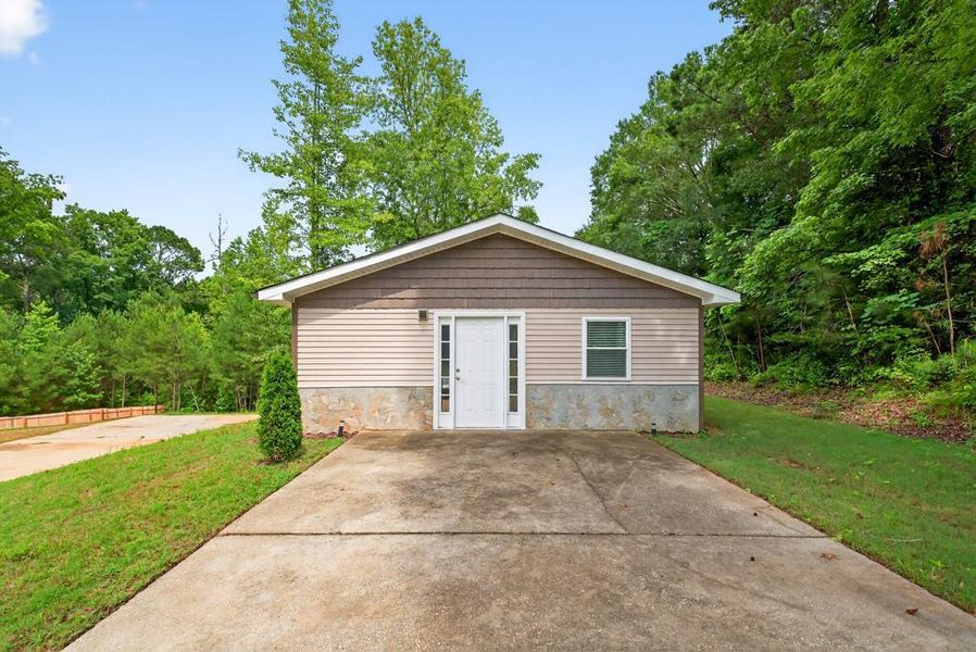 Front exterior of a new home in , Oxford, GA, highlighting curb appeal (Image 27).