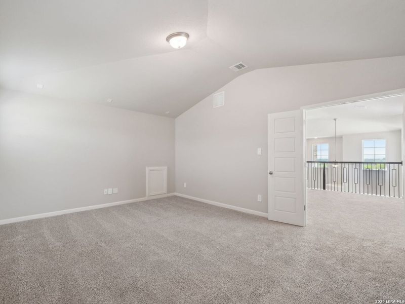 Spacious, unfurnished interior of a new home in Royal Crest, San Antonio (Image 18).