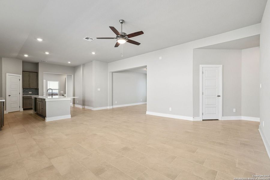 Spacious, unfurnished interior of a new home in Legendary Trails - Premier Series, Cibolo (Image 14).
