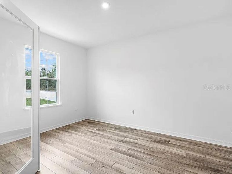 Spacious, unfurnished interior of a new home in Royal Highlands, Brooksville (Image 16).