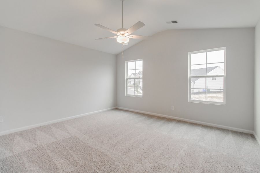 Spacious, unfurnished interior of a new home in Ellington, Elgin (Image 28).