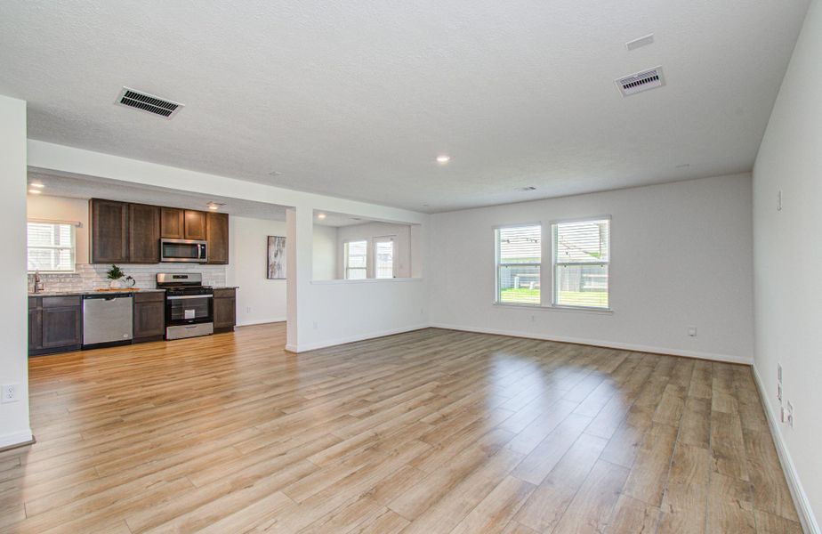 Spacious, unfurnished interior of a new home in , Hockley (Image 14).