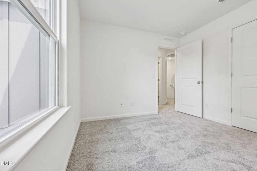 21-web-or-mls-210 Parker Lane-S0503-021