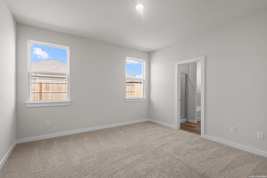 Spacious, unfurnished interior of a new home in Hiddenbrooke, Seguin (Image 24).