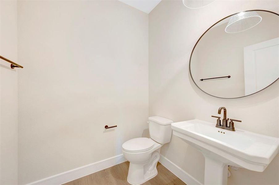 Furnished interior view inside a new home in Elevon, Lavon (Image 8).