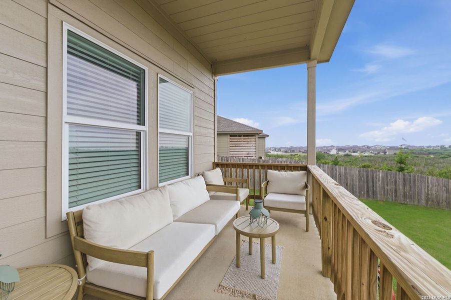 Exterior details and patio area of a home in , Converse (Image 4).