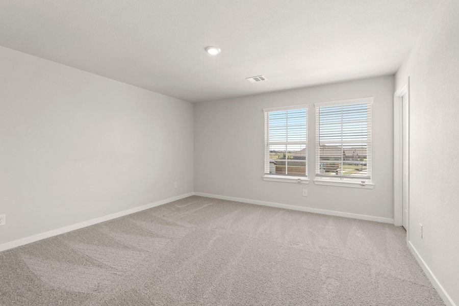 Spacious, unfurnished interior of a new home in Sunterra, Katy (Image 10).