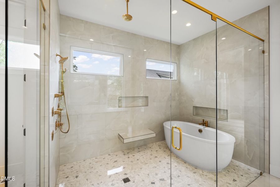 27 -2817 claremont rd, interior