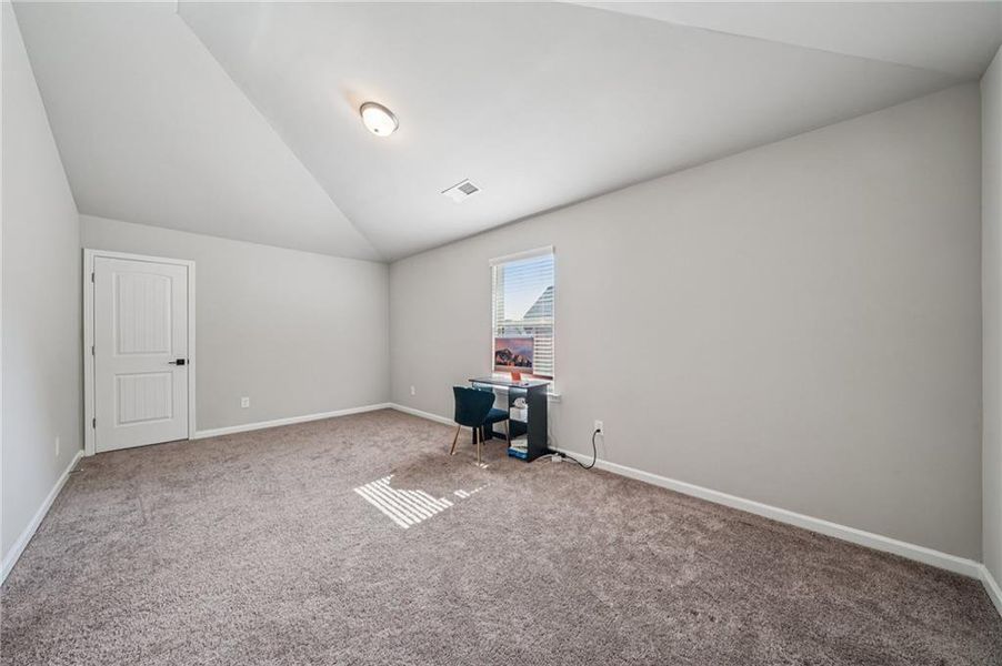 Spacious, unfurnished interior of a new home in North Hampton, Hampton (Image 22).