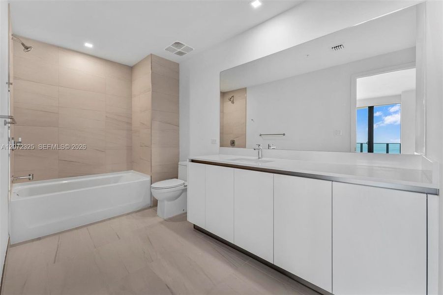 Guest bathroom #1