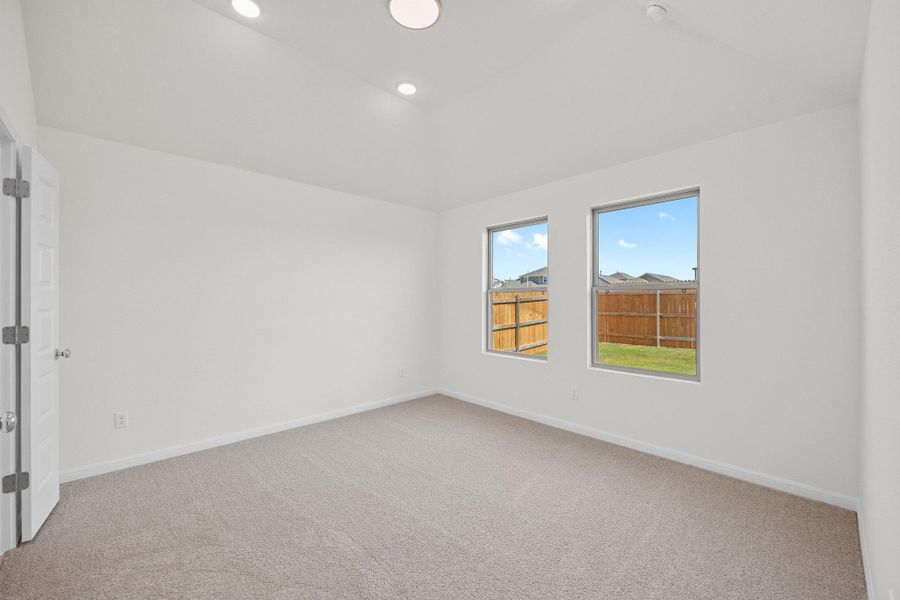 Spacious, unfurnished interior of a new home in Trinity Ranch, Elgin (Image 17).