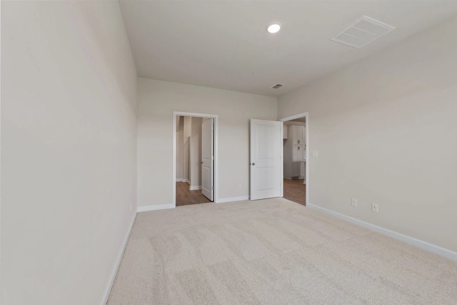 Spacious, unfurnished interior of a new home in Blue Heron Retreat, Little River (Image 18).