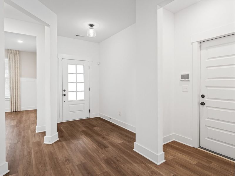 Spacious, unfurnished interior of a new home in Carellton, Gallatin (Image 23).