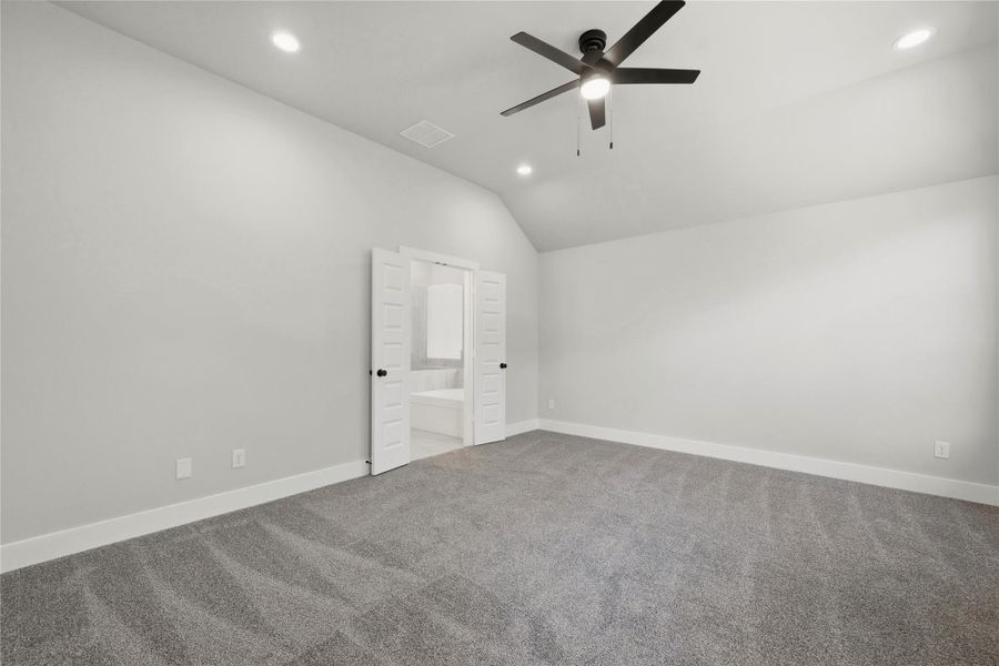 Spacious, unfurnished interior of a new home in , Wimberley (Image 27).