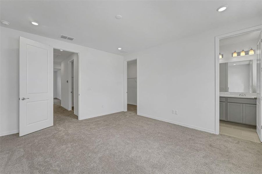 Spacious, unfurnished interior of a new home in Shores at Mirada, San Antonio (Image 26).