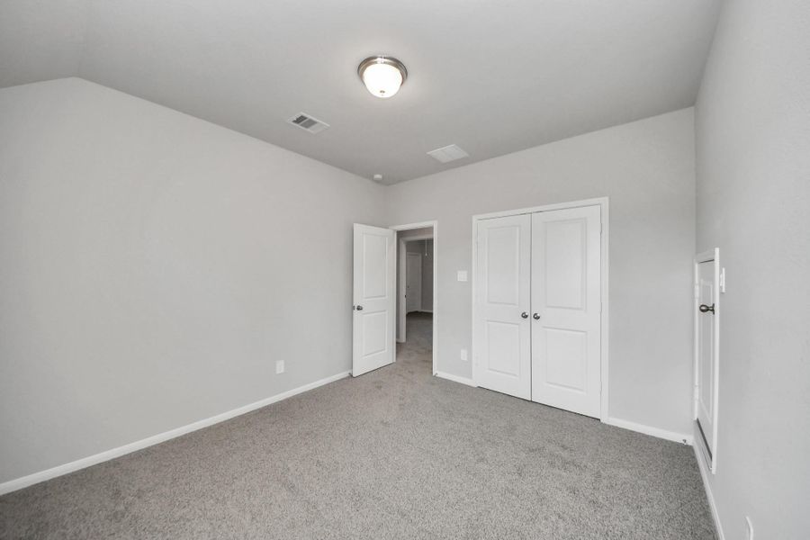 Spacious, unfurnished interior of a new home in Montgomery Ridge: Landmark Collection, Montgomery (Image 30).