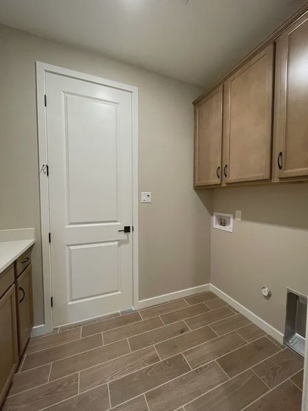Spacious, unfurnished interior of a new home in Acacia at Santana, Yuma (Image 7).