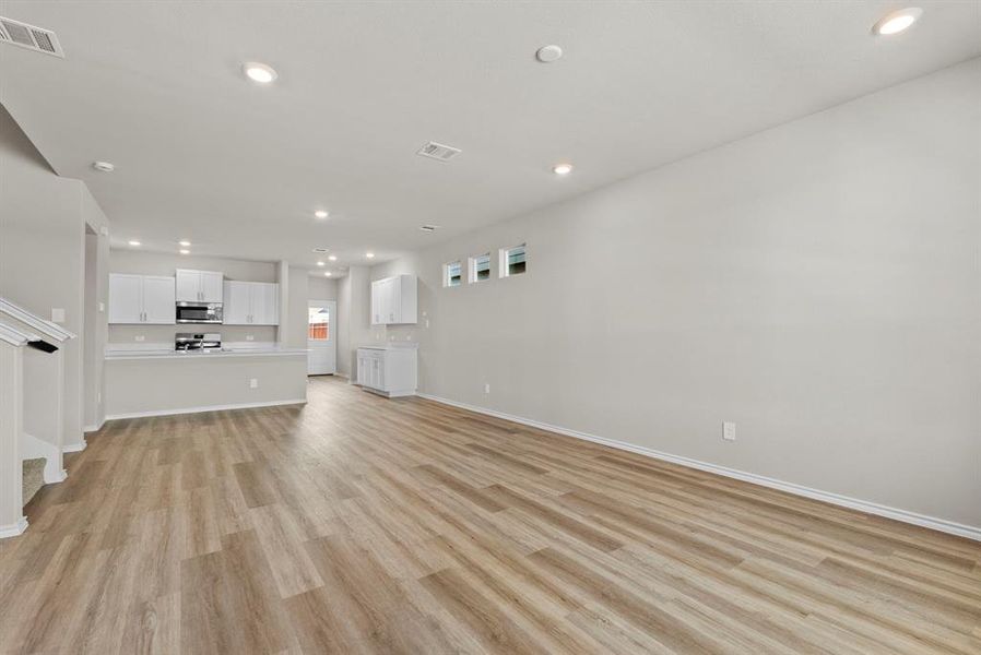 Spacious, unfurnished interior of a new home in Orchard Village, Fort Worth (Image 25).