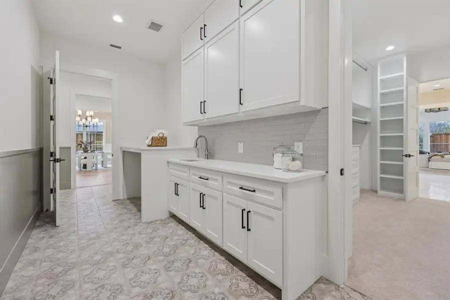 Furnished interior view inside a new home in , Dallas (Image 9).