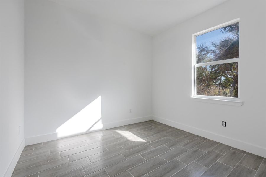 Spacious, unfurnished interior of a new home in , Rotonda West (Image 15).