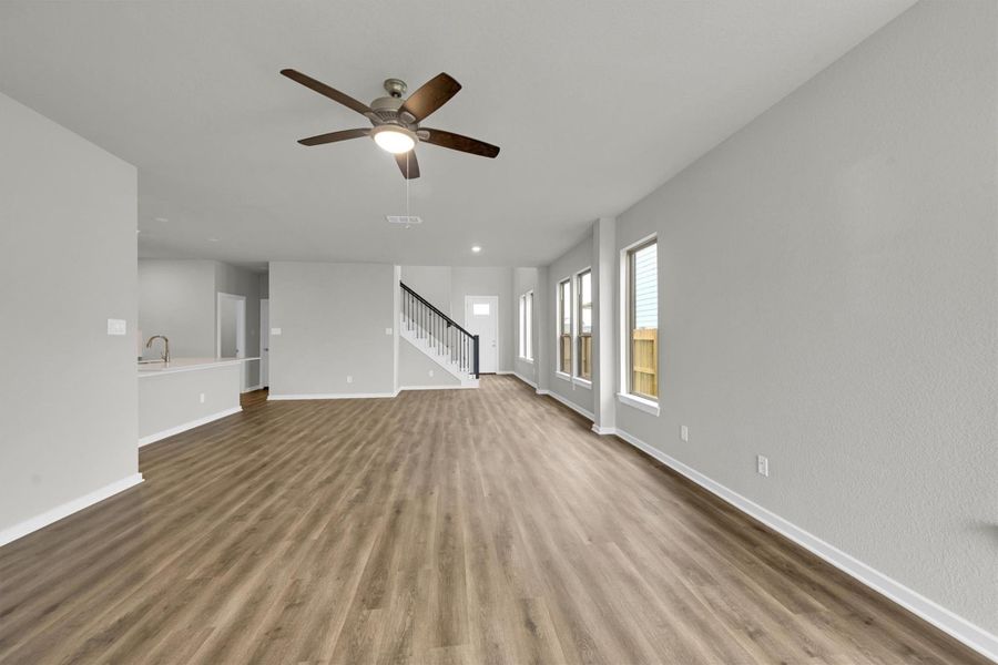 Spacious, unfurnished interior of a new home in La Segarra 40', Brookshire (Image 21).