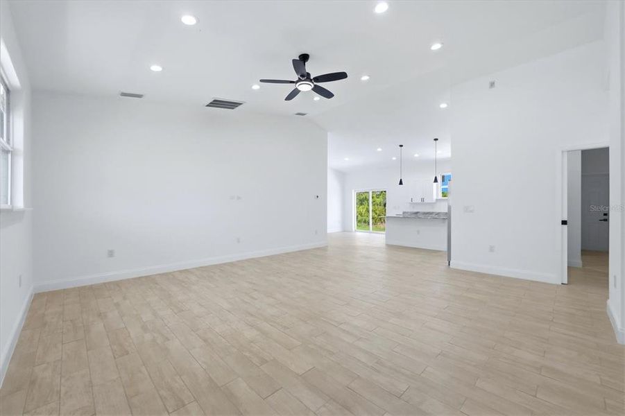Spacious, unfurnished interior of a new home in , Placida (Image 17).