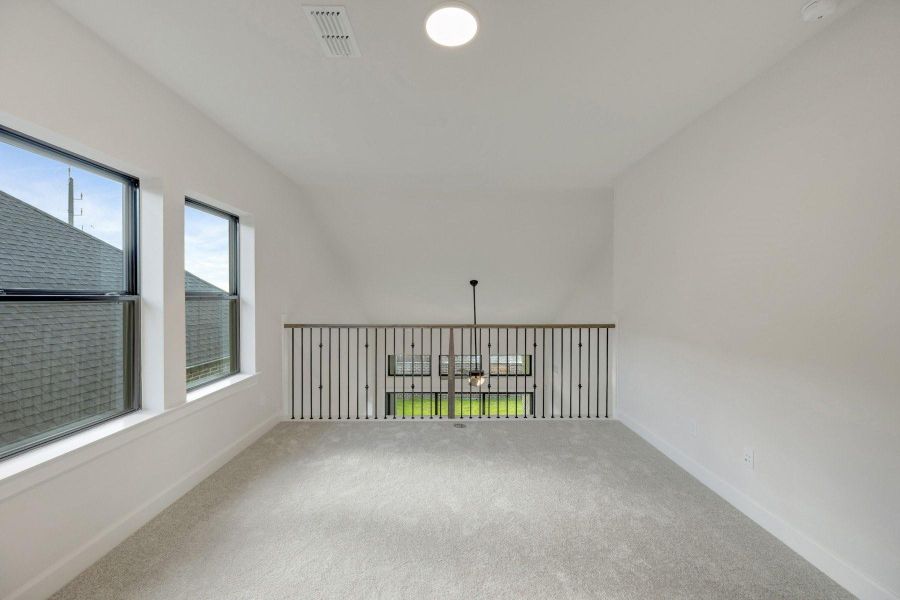 Spacious, unfurnished interior of a new home in Sienna - Grove Collection, Missouri City (Image 28).