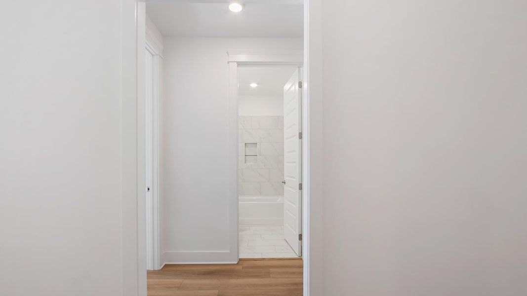 Spacious, unfurnished interior of a new home in Breakfast Point East Phase II, Panama City Beach (Image 26).