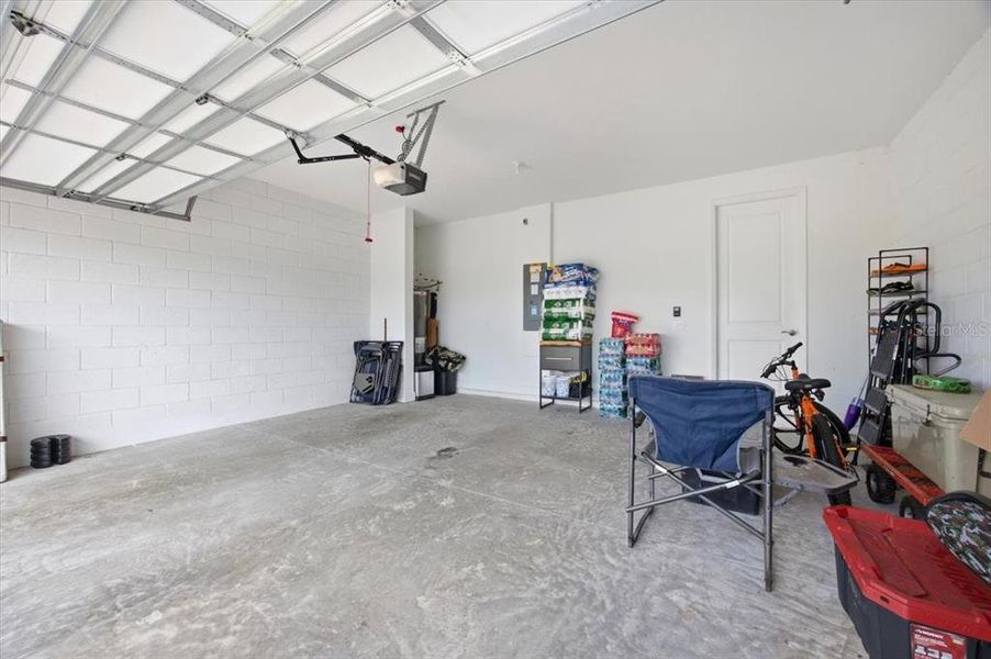 Spacious, unfurnished interior of a new home in Highland Ridge, Winter Garden (Image 20).