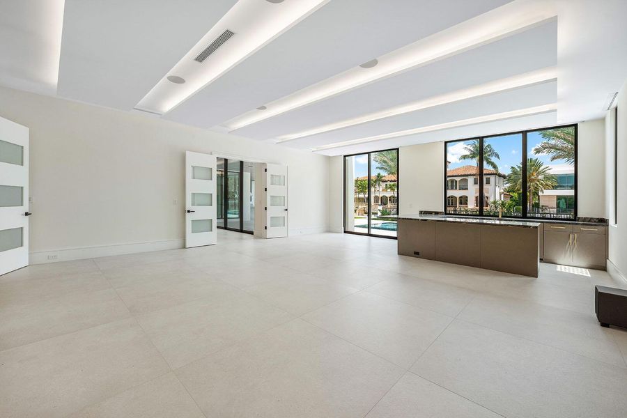 Spacious, unfurnished interior of a new home in , Boca Raton (Image 25).
