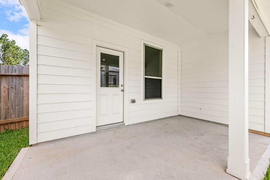 Exterior details and patio area of a home in Magnolia Springs, Montgomery (Image 29). Exterior details and patio area of a home in Magnolia Springs, Montgomery (Image 29).