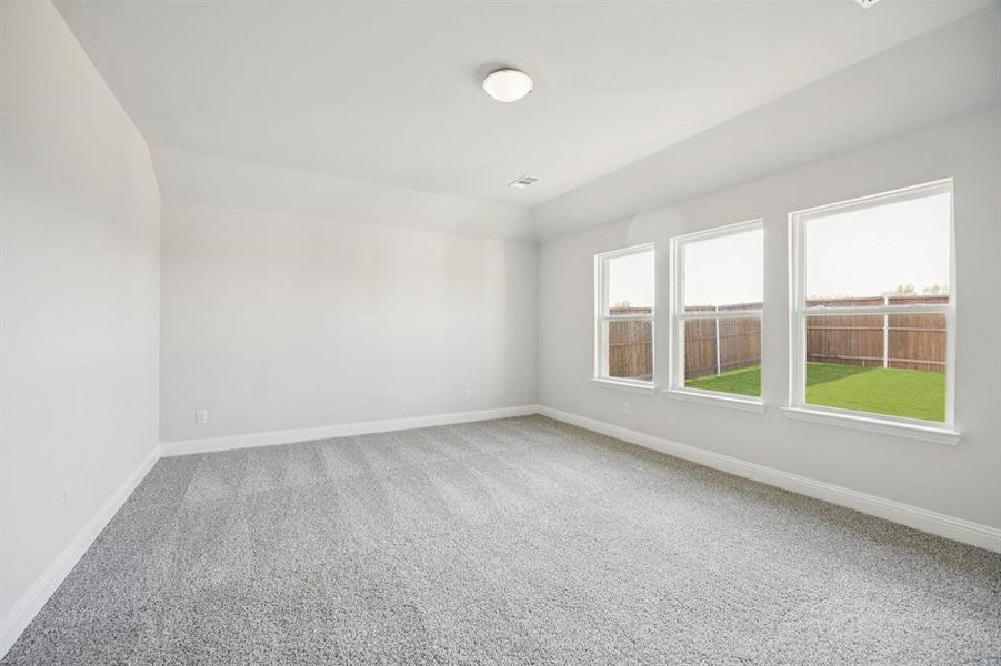 Spacious, unfurnished interior of a new home in Santorini, Seagoville (Image 13).