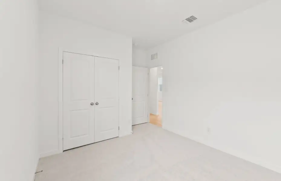 Spacious, unfurnished interior of a new home in Larson Crossing, Elgin (Image 12).